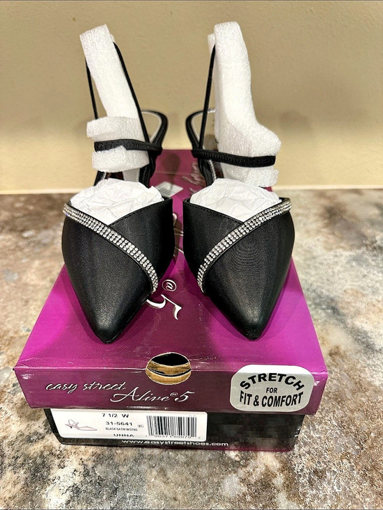 easy street Shoes - Easy Street Alaina 5 Rhinestone Trim Heels in Black & White US 7.5 W NWT